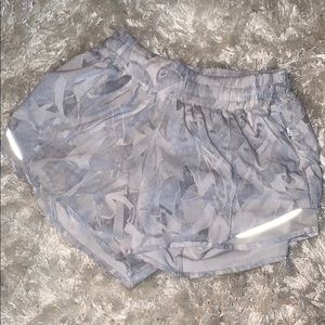 Hotty hot shorts! 2.5 inseam